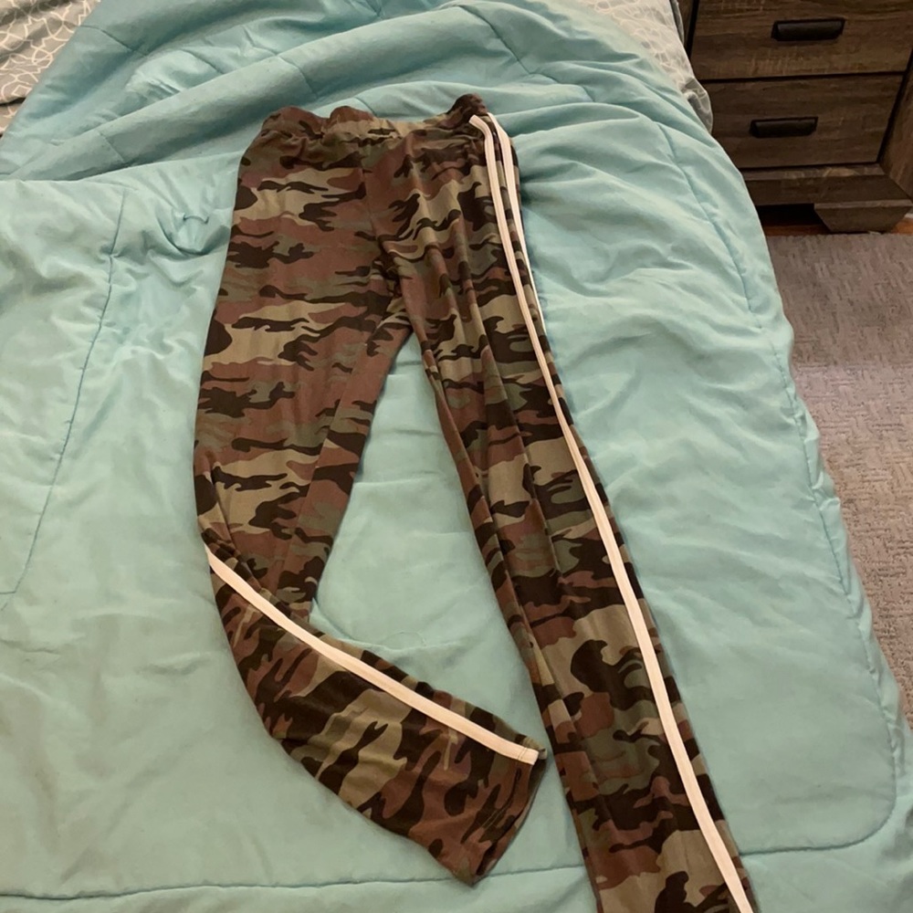 Fashion nova camo pants